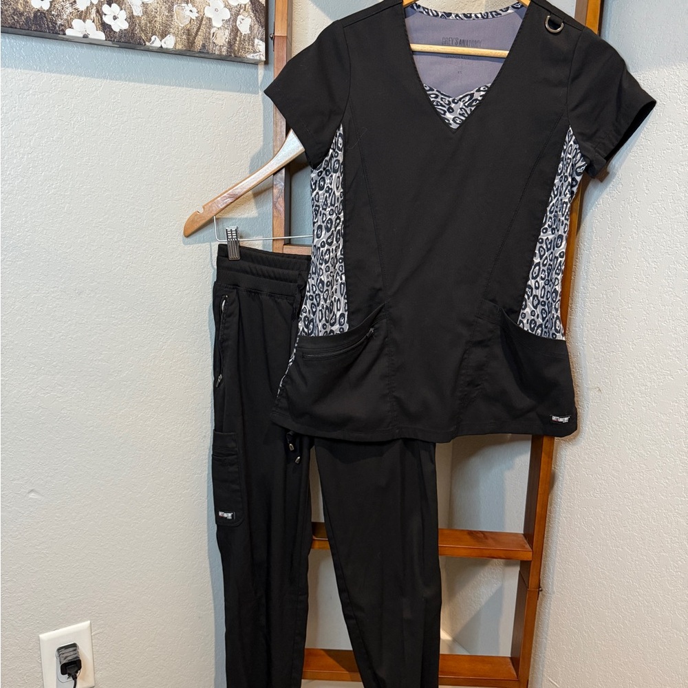 Grey's Anatomy Black and White Scrub set XS